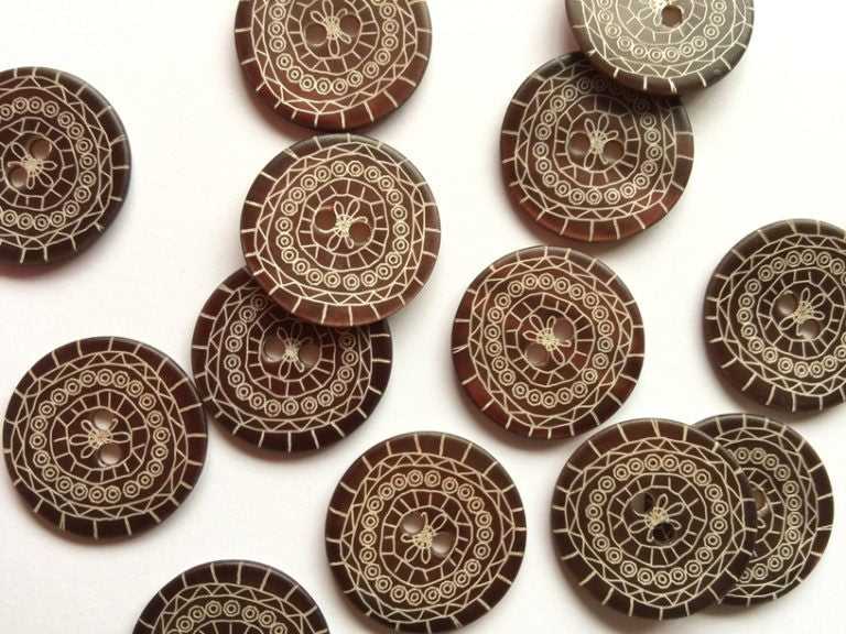 Matte Brown Shell Buttons with Laser Design / TGB3914 (22mm)