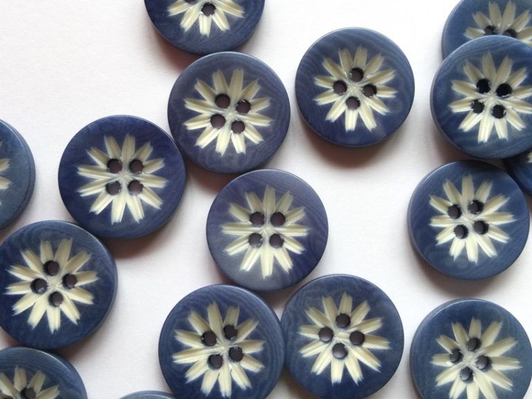 Corozo Buttons with Laser Flower (18mm)