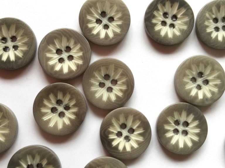 Corozo Buttons with Laser Flower (18mm)