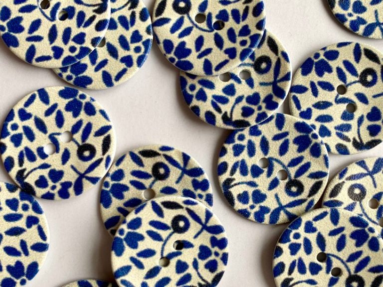 Shell Buttons with Blue Floral / TGB5192 (22mm)