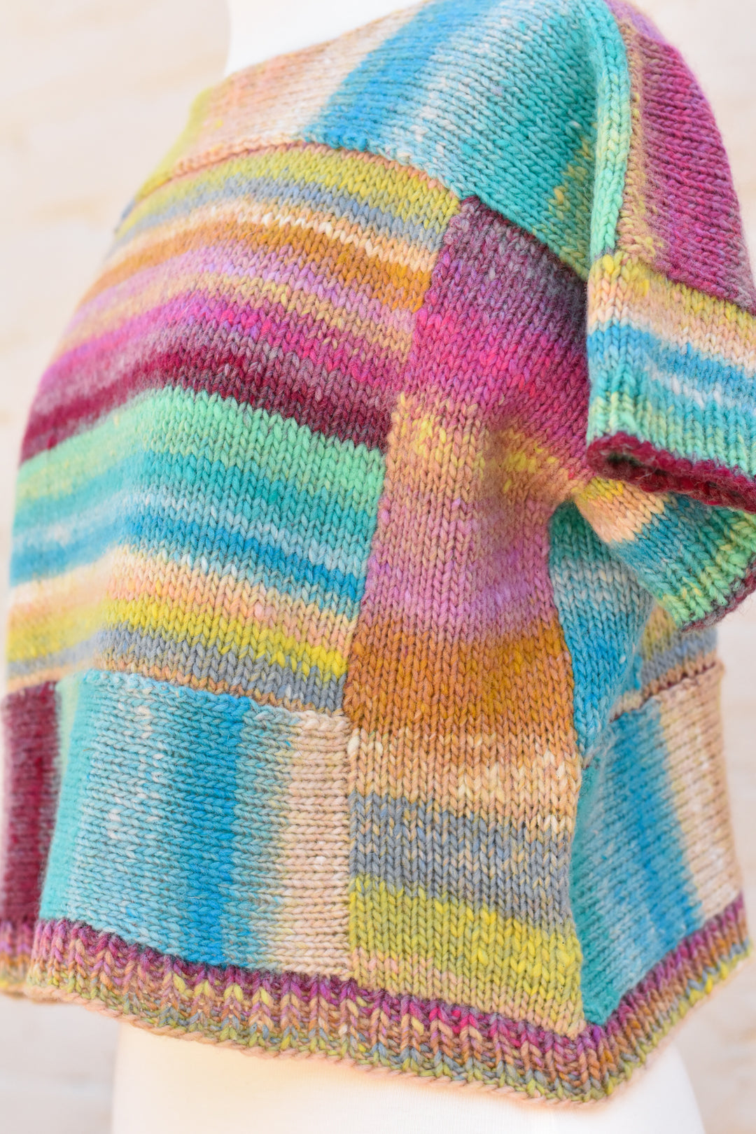 ニット・セーター IONSEOUL Universe Spin Jacquard Knit Abby Color-Block Sweater | GUESS Factory