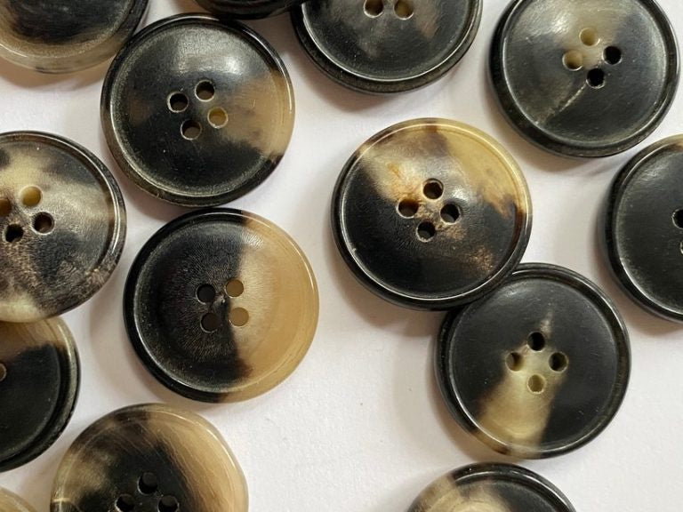 Dark Natural Horn Buttons / TGB5582 (20mm)