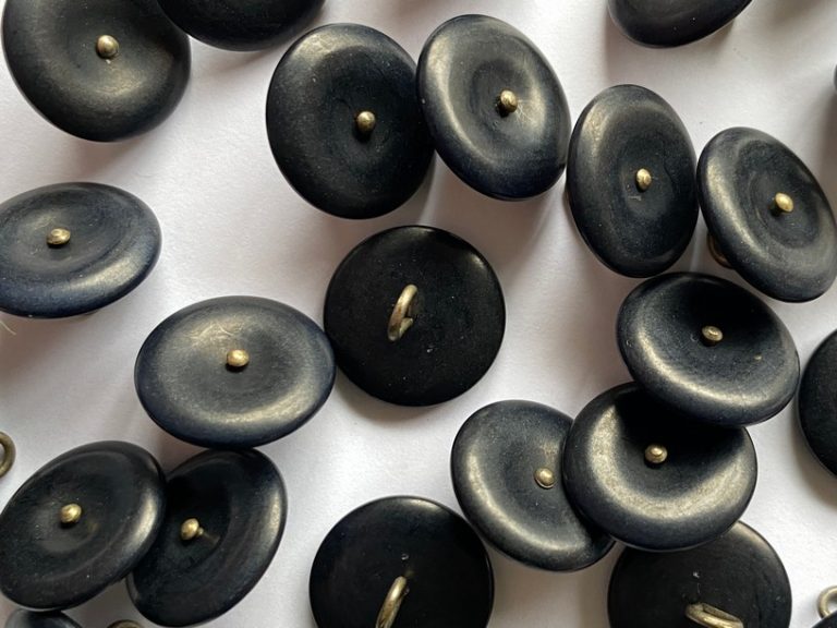 Corozo Buttons with Metal Shank (15mm)