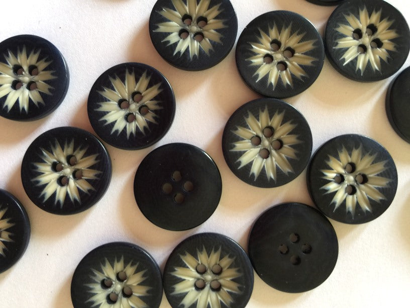 Corozo Buttons with Laser Flower (18mm)