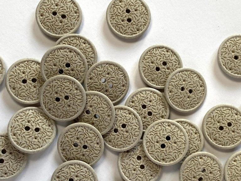 Recycled Hemp Floral Buttons / TGB5340 (18mm)