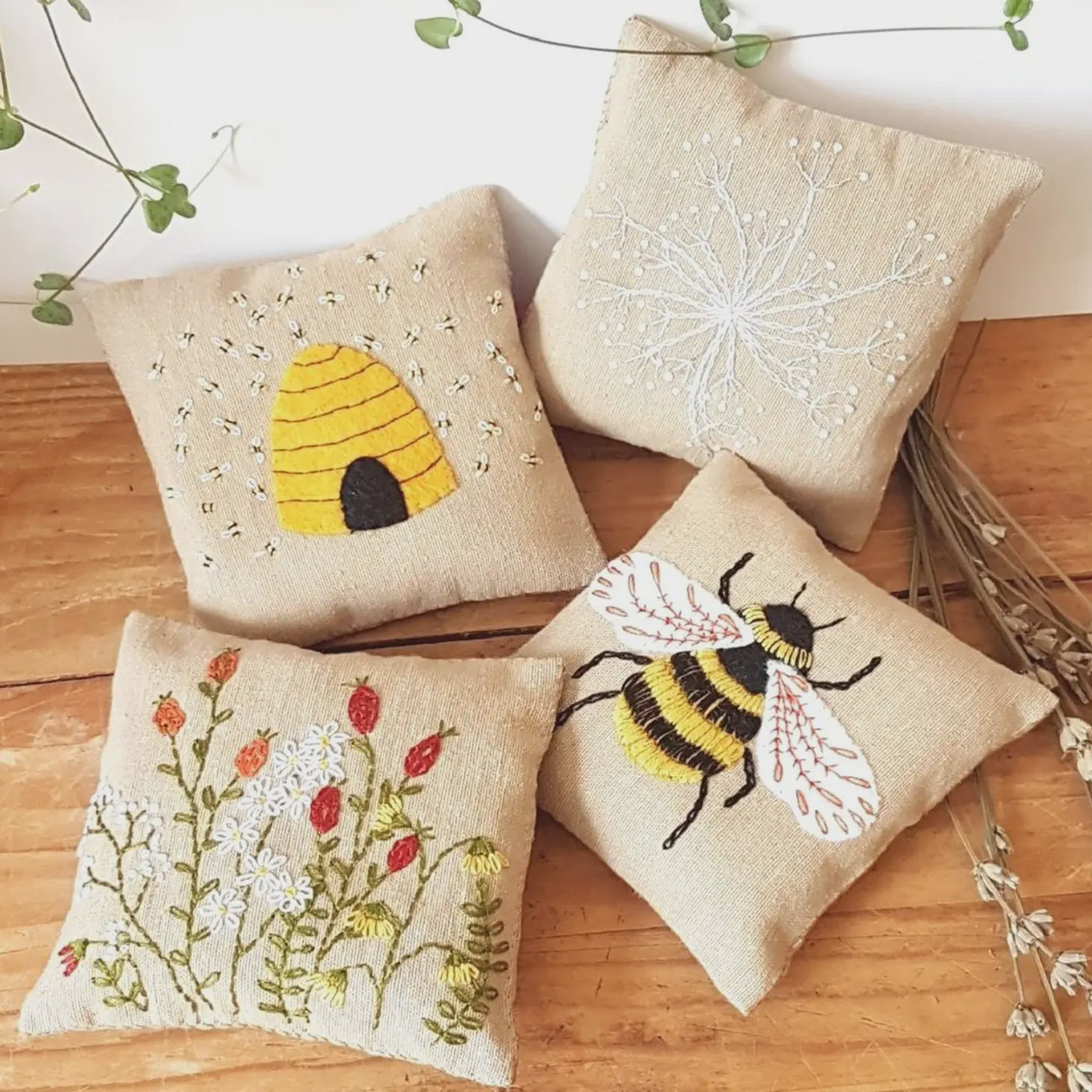 Linen Lavender Bags Embroidery Kit (Bees)