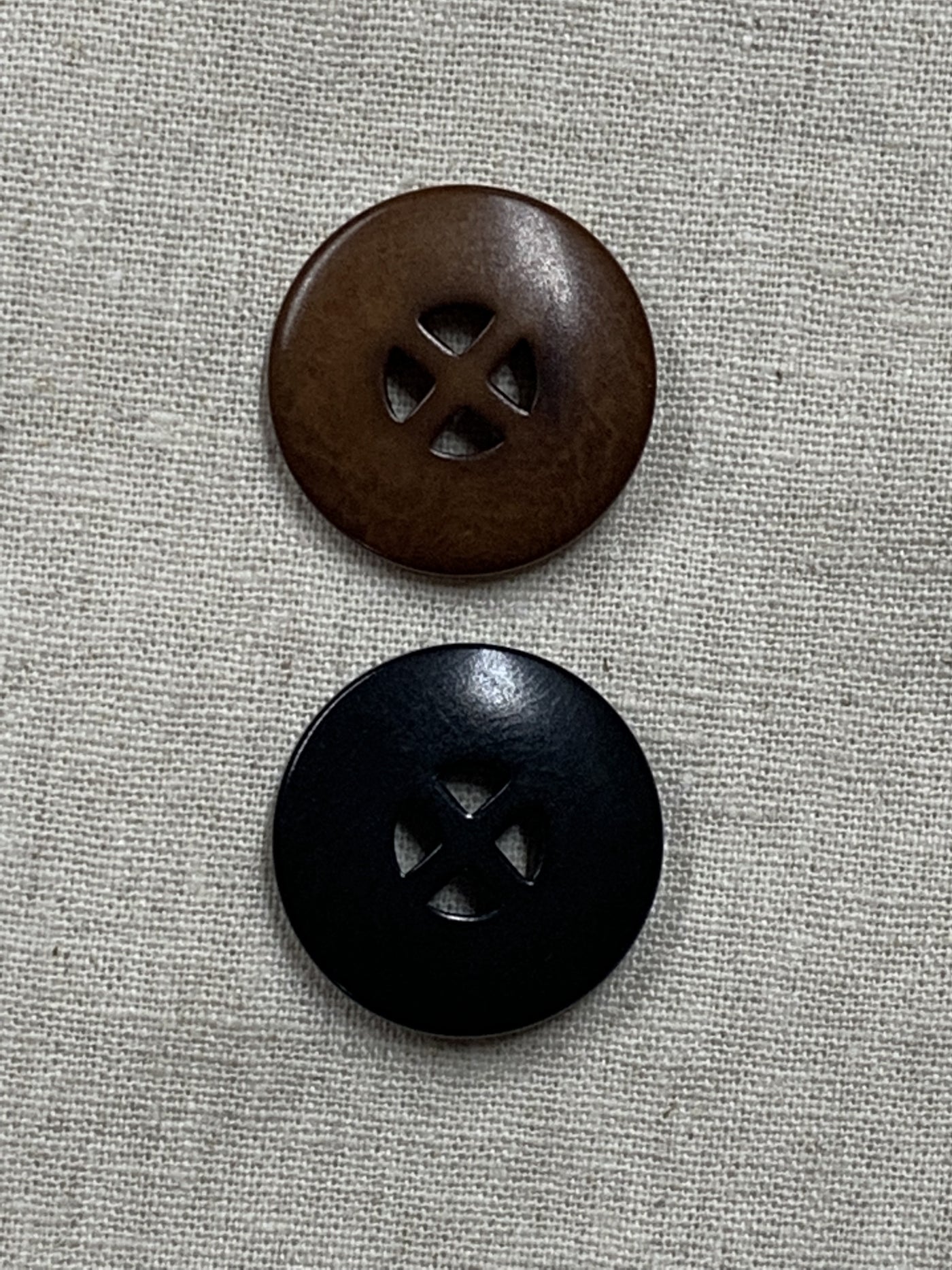 Corozo Cross Buttons (25mm)