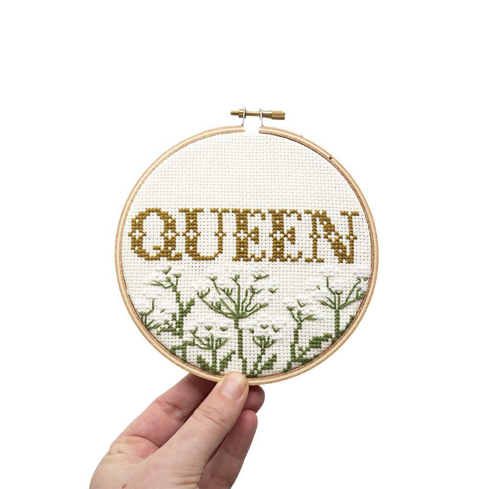 Queen / Cream (Counted Cross Stitch)