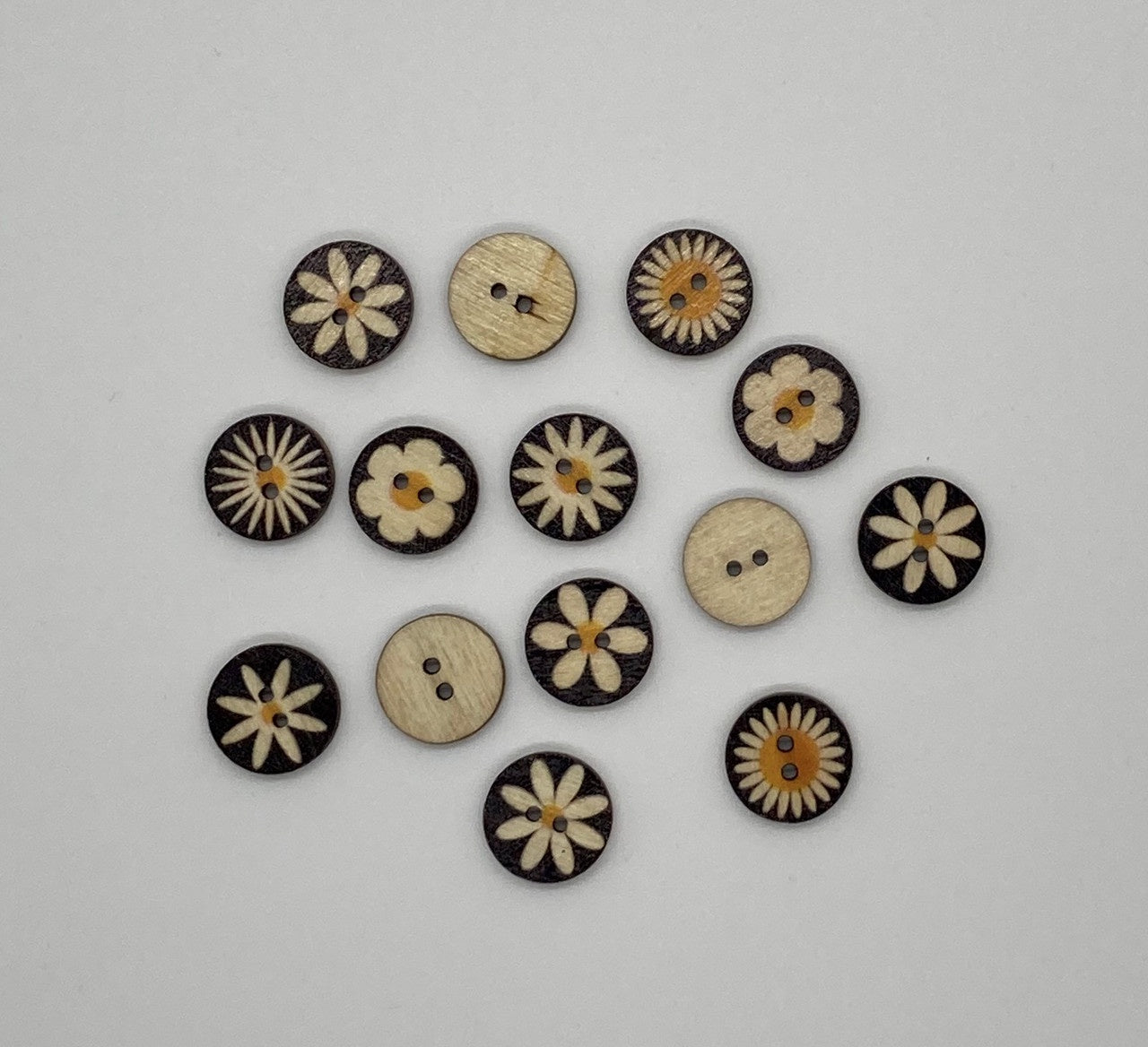 Daisy Tan Buttons (5/8" / 15mm)